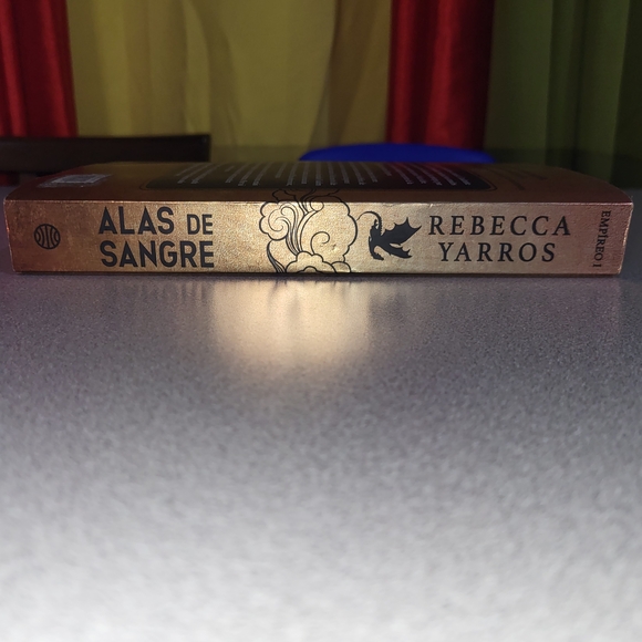 Alas de Sangre Hardcover Book - Picture 10 of 13